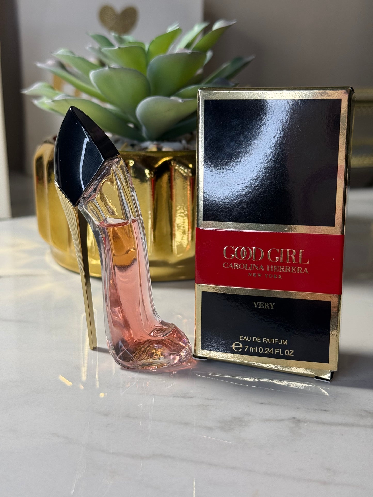 Carolina Herrera ASIS read description